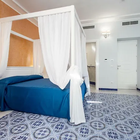 Odysseus 3* Липари