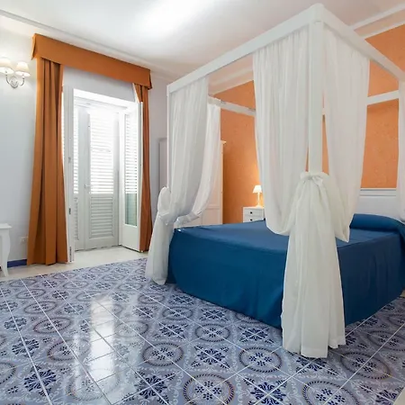 Odysseus Hotel 3*