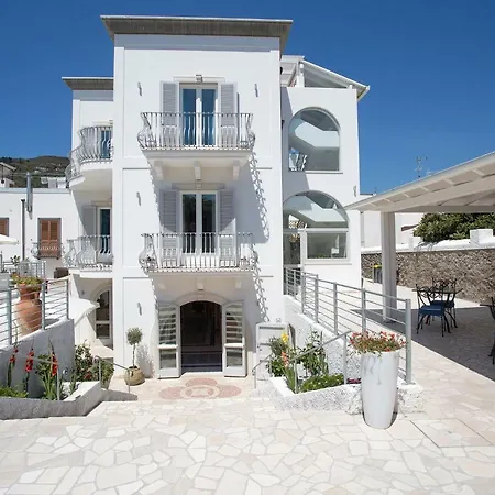 Odysseus Hotel 3*